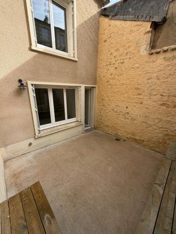 Maison de ville T3 rénovée de 66 m² avec garage et courette