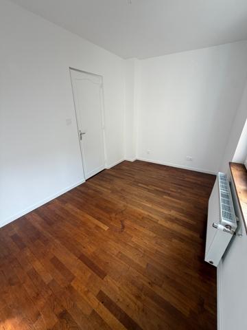 Maison de ville T3 rénovée de 66 m² avec garage et courette