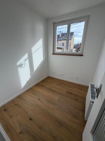 Maison de ville T3 rénovée de 66 m² avec garage et courette