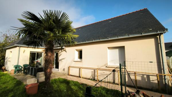 Maison de plain-pied au coeur de Tiercé : 5 pièce(s) 117 m2