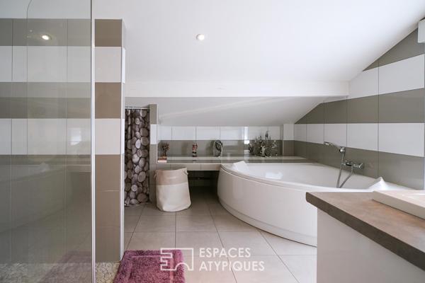 Un écrin contemporain avec piscine en coeur de ville