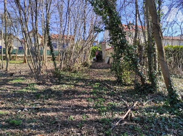 A CACHAN (94230), 28 bis, rue des Vignes, un terrain à bâtir de 633 m².