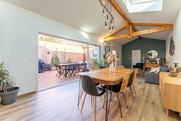 Maison de type arcachonnaise de 105 m2 - 3 chambres, jardin, abri et stationnement privatif