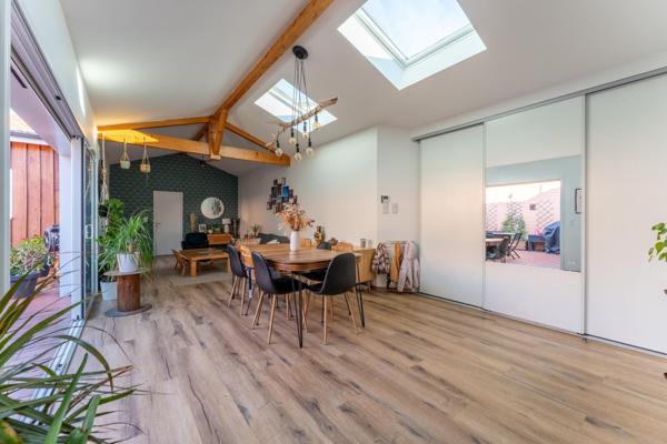 Maison de type arcachonnaise de 105 m2 - 3 chambres, jardin, abri et stationnement privatif