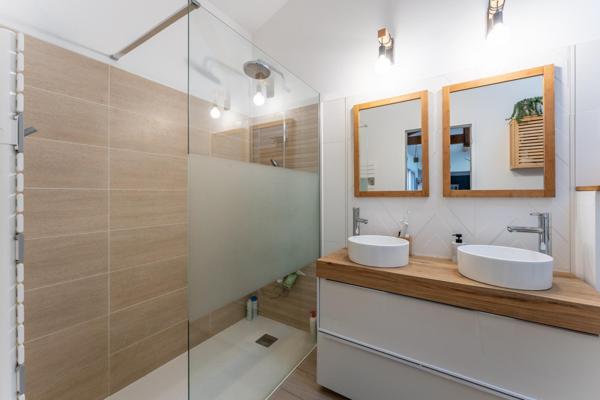 Maison de type arcachonnaise de 105 m2 - 3 chambres, jardin, abri et stationnement privatif