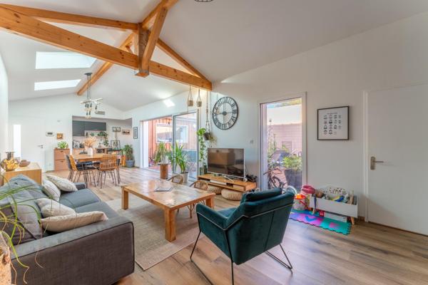 Maison de type arcachonnaise de 105 m2 - 3 chambres, jardin, abri et stationnement privatif