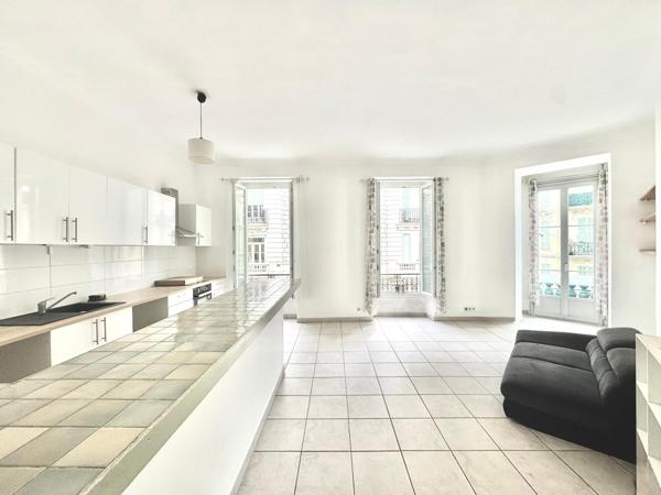 Nice centre tramway jean médecin - Appartement 73M2 3 pièces Immeuble Haussmannien