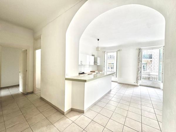 Nice centre tramway jean médecin - Appartement 73M2 3 pièces Immeuble Haussmannien