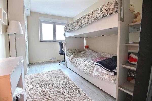 Superbe Appartement 5 pièces à vendre à Courbevoie - Vue dégagée et confort moderne !