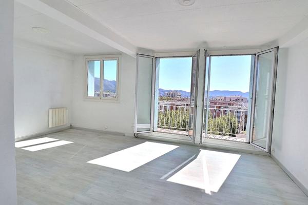 Appartement 68 m2 - St Barnabé - dernier étage - vue mer- Métro