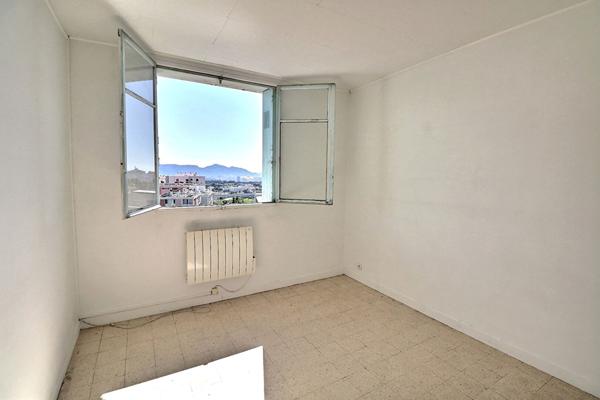Appartement 68 m2 - St Barnabé - dernier étage - vue mer- Métro