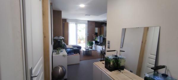 Appartement aux rez-de-chaussée entièrement rénové avec jardin