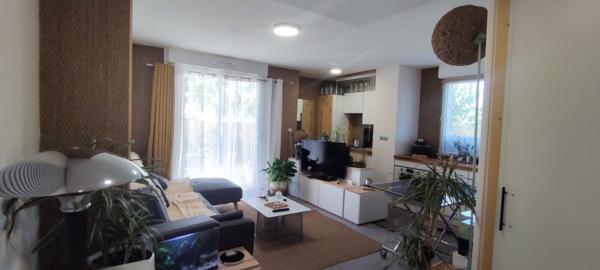 Appartement aux rez-de-chaussée entièrement rénové avec jardin