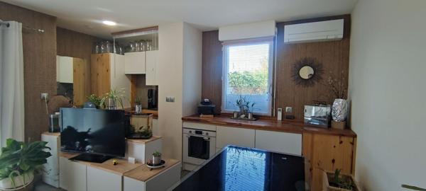 Appartement aux rez-de-chaussée entièrement rénové avec jardin