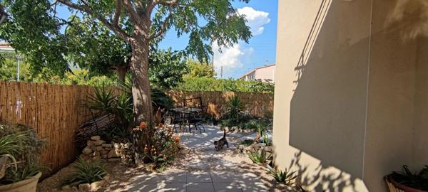 Appartement aux rez-de-chaussée entièrement rénové avec jardin