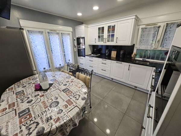 Maison de 7 pièces (145 m²) en vente au BLANC MESNIL