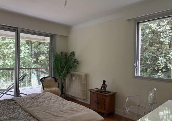 Bel appartement T5 de 133 m² avec triple exposition au sein de la Résidence de la Guylhomné