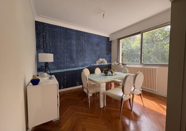 Bel appartement T5 de 133 m² avec triple exposition au sein de la Résidence de la Guylhomné