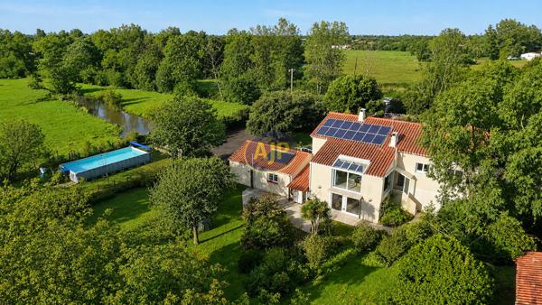 Maison à vendre Le Perrier - 7 pièces, 164m² avec 4 chambre(s) à 334 000€ - AJP Immobilier Saint-Jean-de-Monts