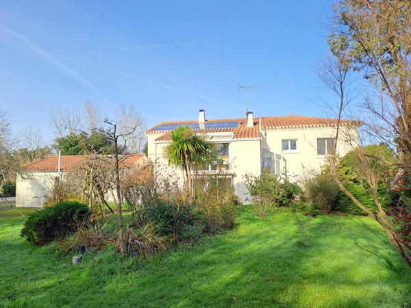 Maison à vendre Le Perrier - 7 pièces, 164m² avec 4 chambre(s) à 334 000€ - AJP Immobilier Saint-Jean-de-Monts