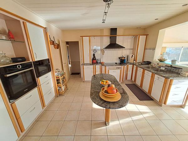 Maison à vendre Le Perrier - 7 pièces, 164m² avec 4 chambre(s) à 334 000€ - AJP Immobilier Saint-Jean-de-Monts