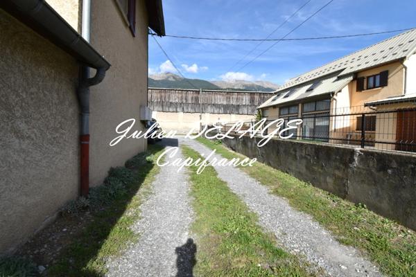 T4 au 1er étage – Petite copropriété calme et arborée avec jardin privatif & grande terrasse de 65 m²