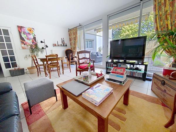 Appartement de 4 pièces de 96 m², avec stationnement et jardinets sur Angers quartier Clinique de l'Anjou