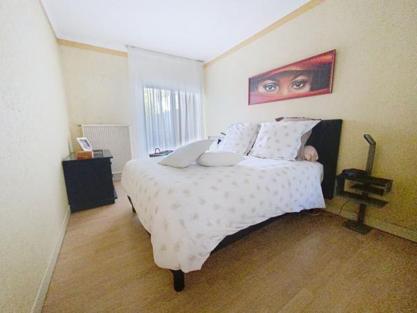 Appartement de 4 pièces de 96 m², avec stationnement et jardinets sur Angers quartier Clinique de l'Anjou