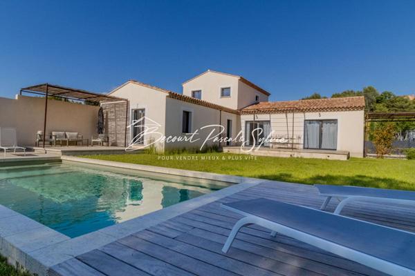 Maison 2024 - 180 m2 Saint Saturnin Les Apt 7 pièce(s)  avec Piscine