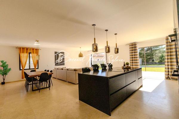 Maison 2024 - 180 m2 Saint Saturnin Les Apt 7 pièce(s)  avec Piscine