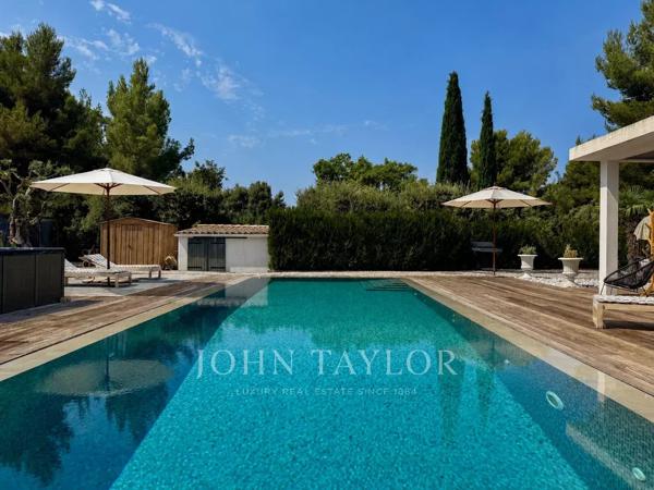 Villa contemporaine de plain-pied avec piscine à vendre à Saint-Cyr-sur-Mer – Proche plages des Lecques