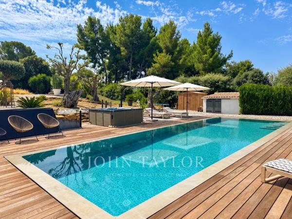 Villa contemporaine de plain-pied avec piscine à vendre à Saint-Cyr-sur-Mer – Proche plages des Lecques
