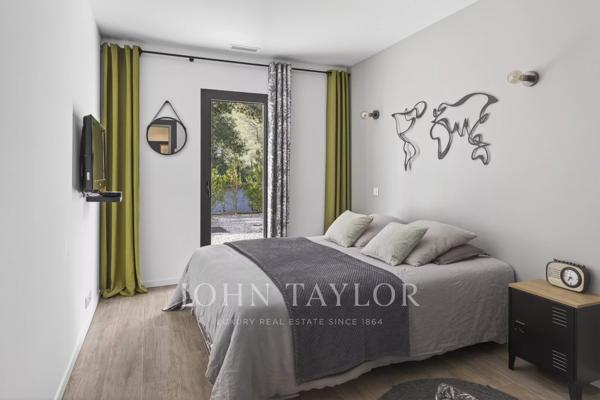 Villa contemporaine de plain-pied avec piscine à vendre à Saint-Cyr-sur-Mer – Proche plages des Lecques