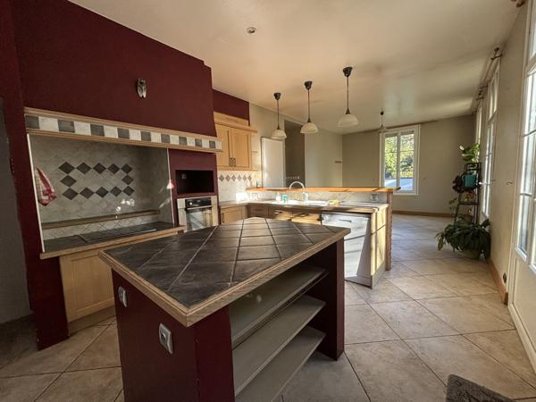 Belle propriété de 322 m² du XIX è siècle au centre ville de CHATILLON SUR SEINE avec garage , terrain de 1000 Châtillon-sur-Seine (21400)