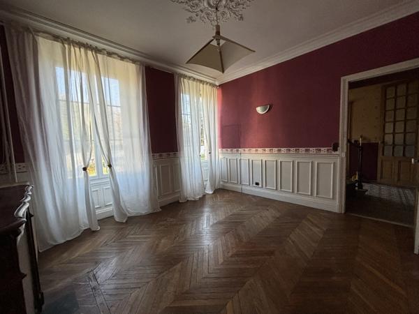 Belle propriété de 322 m² du XIX è siècle au centre ville de CHATILLON SUR SEINE avec garage , terrain de 1000 Châtillon-sur-Seine (21400)