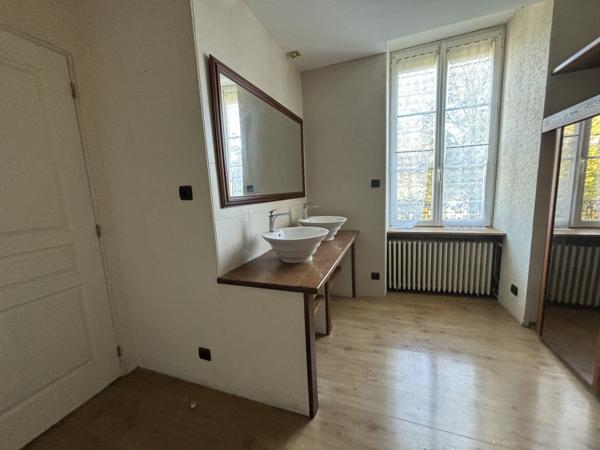 Belle propriété de 322 m² du XIX è siècle au centre ville de CHATILLON SUR SEINE avec garage , terrain de 1000 Châtillon-sur-Seine (21400)