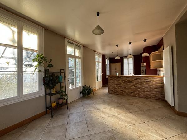 Belle propriété de 322 m² du XIX è siècle au centre ville de CHATILLON SUR SEINE avec garage , terrain de 1000 Châtillon-sur-Seine (21400)