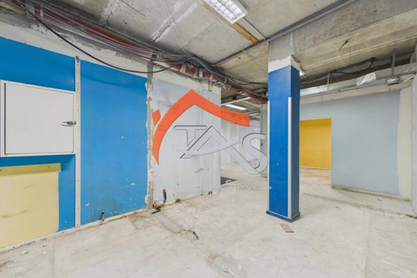 Vente Local commercial 994 m2 à Saint-Étienne