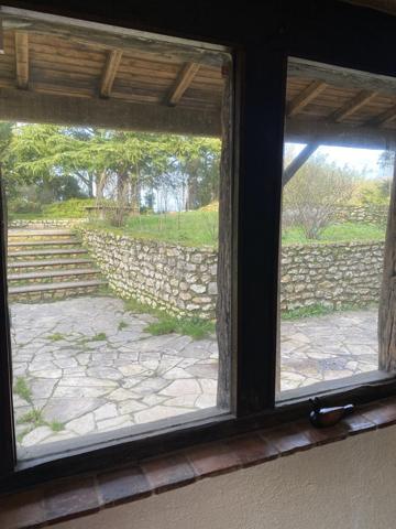 EXCLUSIVITÉ A 10 KMS OUEST ETAMPES CHARMANTE MAISON EN PIERRES 4 CHAMBRES SUR 2090 M2 DE TERRAIN CLOS