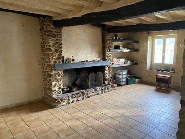 EXCLUSIVITÉ A 10 KMS OUEST ETAMPES CHARMANTE MAISON EN PIERRES 4 CHAMBRES SUR 2090 M2 DE TERRAIN CLOS