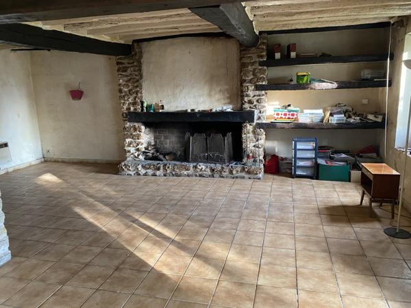 EXCLUSIVITÉ A 10 KMS OUEST ETAMPES CHARMANTE MAISON EN PIERRES 4 CHAMBRES SUR 2090 M2 DE TERRAIN CLOS