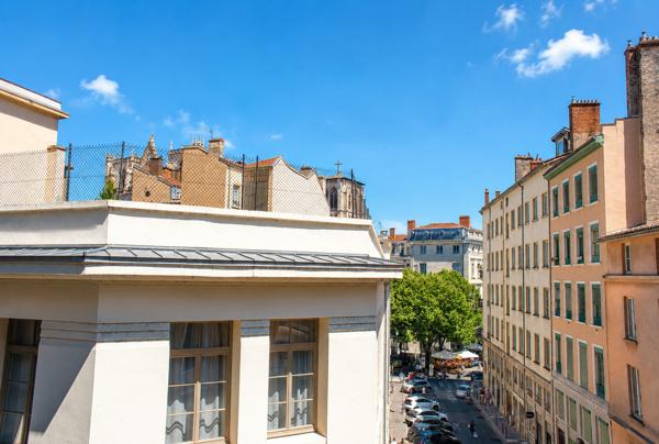 Appartement
         4 pièces
        - 126 m² Bien prestige 585 000 € *
