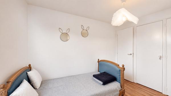 Appartement
         4 pièces
        - 126 m² Bien prestige 585 000 € *