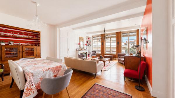 Appartement
         4 pièces
        - 126 m² Bien prestige 585 000 € *