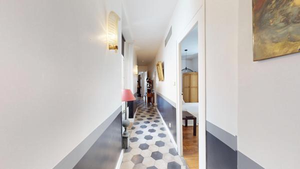Appartement
         4 pièces
        - 126 m² Bien prestige 585 000 € *