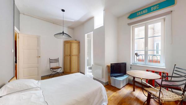 Appartement
         4 pièces
        - 126 m² Bien prestige 585 000 € *