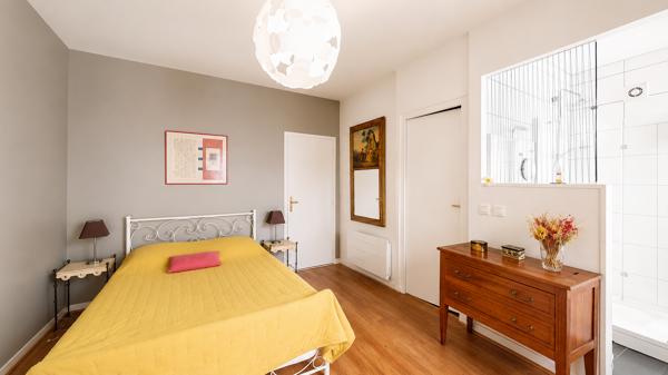 Appartement
         4 pièces
        - 126 m² Bien prestige 585 000 € *