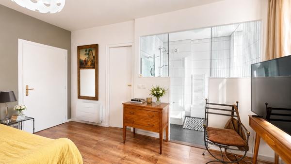 Appartement
         4 pièces
        - 126 m² Bien prestige 585 000 € *
