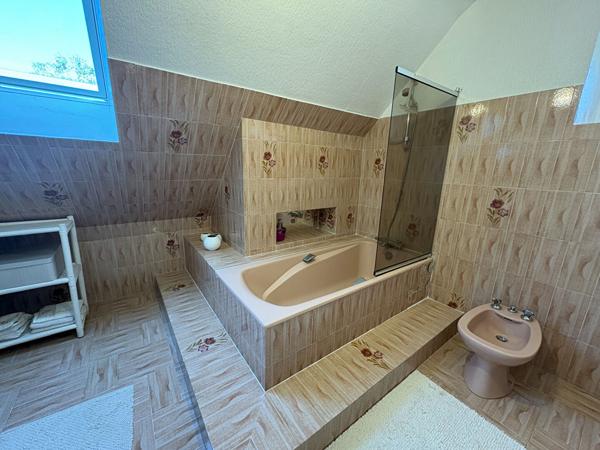 A LOUER MAISON MEUBLE HILLION- FORVILLE  pas d'entretien extérieur