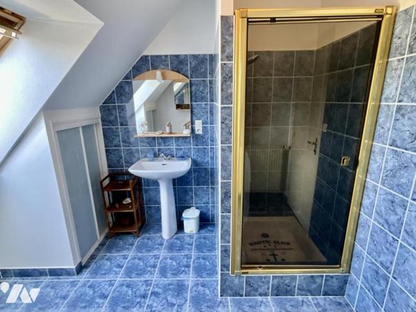 PLOEMEUR - KERCHATON - Maison de 159m² avec piscine dans quartier résidentiel. 